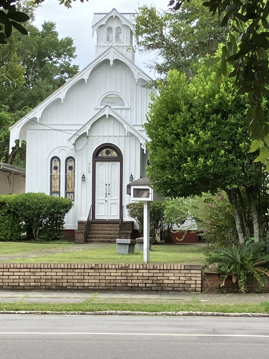 Chestnut Street Presbyterian Church: street view of the sanctuary and grounds