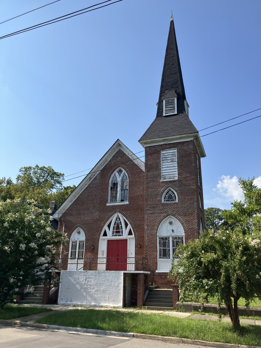 Gregory Congregational Church U.C.C.: full frontal view of the façade and steeple