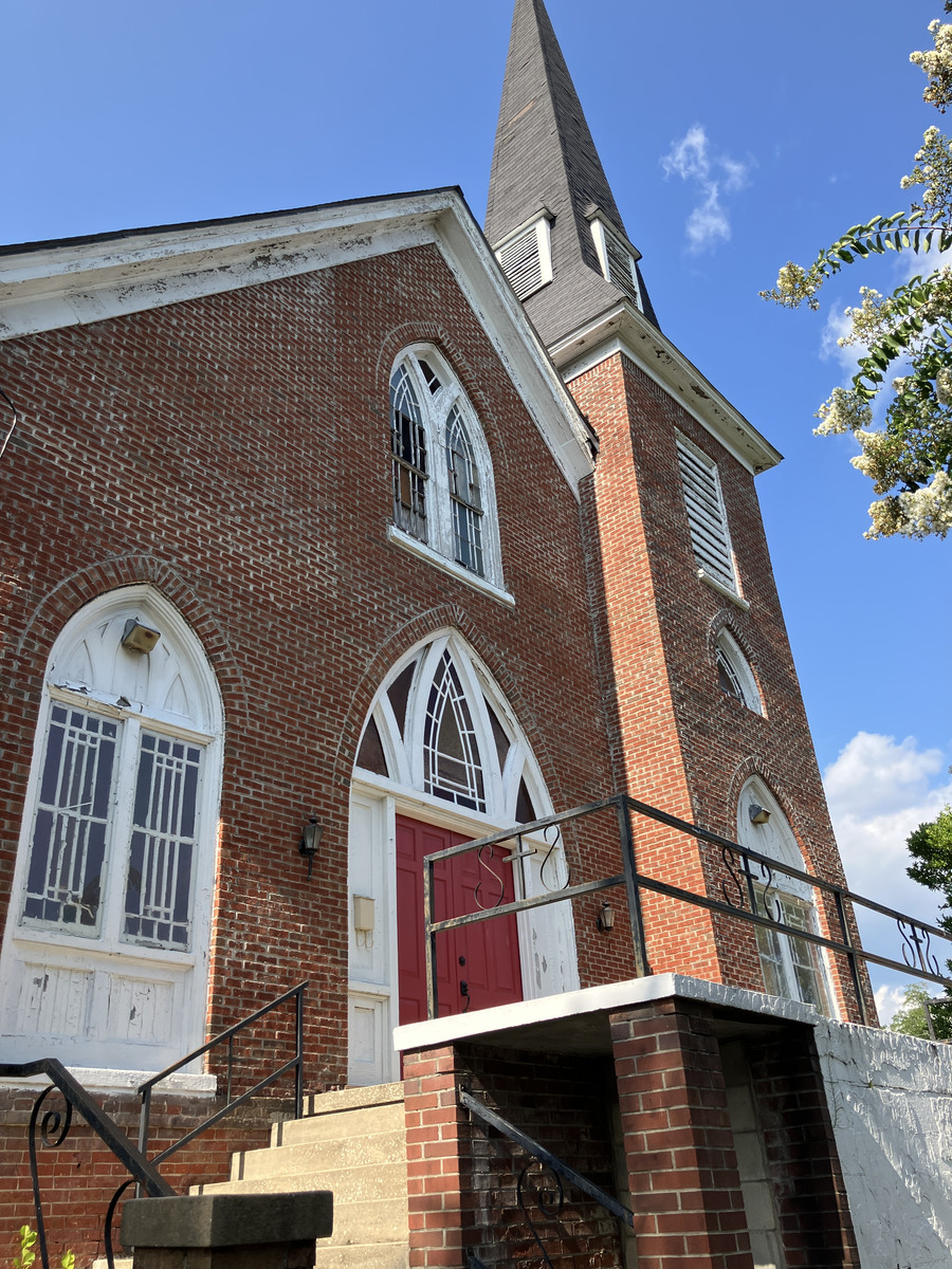 Gregory Congregational Church U.C.C.: upward architectural view of the façade and steeple
