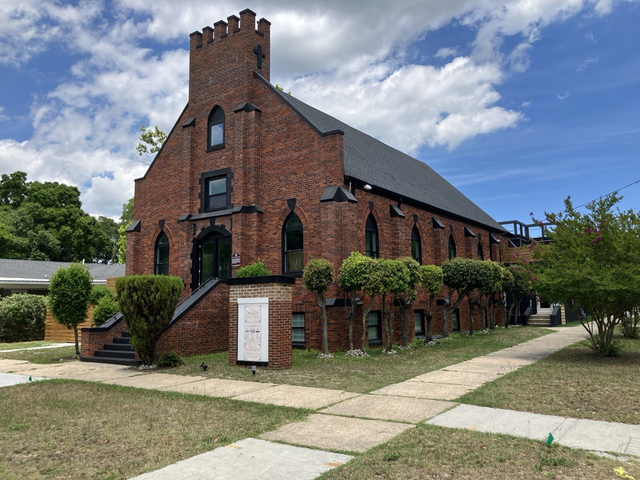 Fourth Street Gothic Church: wide view showing the building in its corner setting