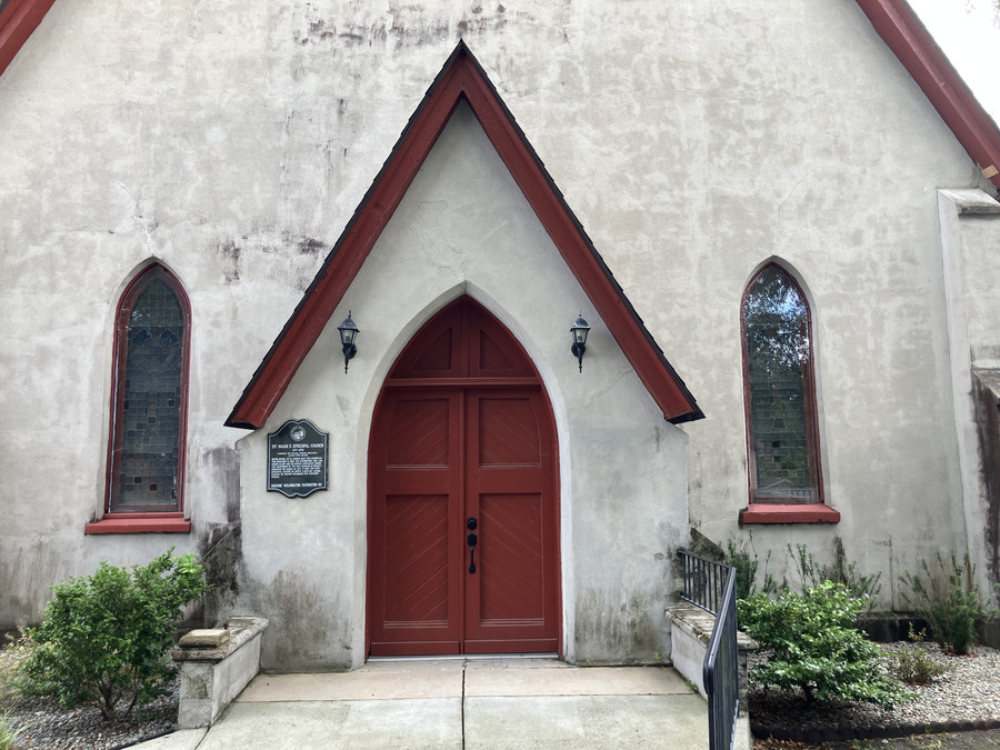 St. Mark’s Episcopal Church: centered view of the pointed-arch entrance