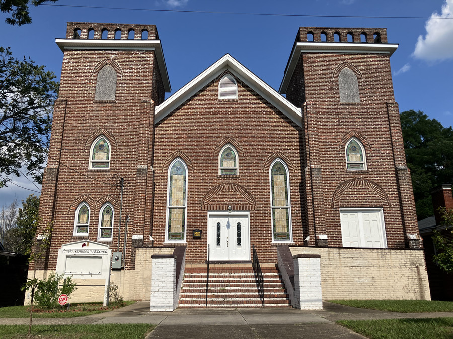 Templo Adoración y Alabanza, 209 S. Seventh Street